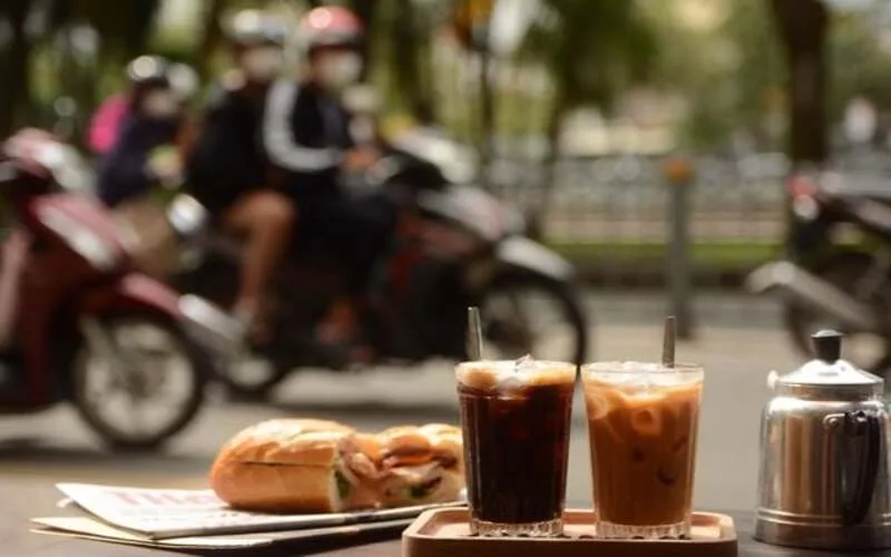 ca phe xua va nay hanh trinh chuyen minh cua mot bieu tuong van hoa viet