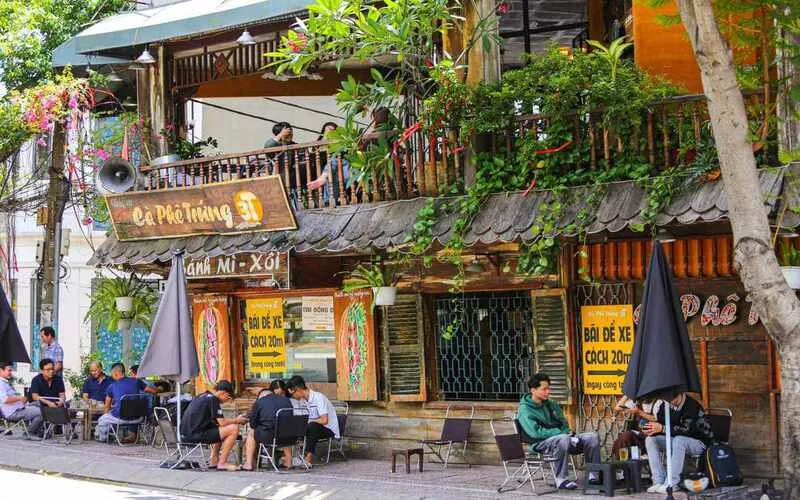 ca phe xua va nay hanh trinh chuyen minh cua mot bieu tuong van hoa viet