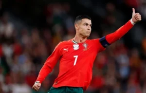 Cristiano Ronaldo là cầu thủ bóng đá người nước nào?