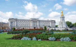 Cung điện Buckingham: Kiến trúc độc đáo và giá trị lịch sử lâu đời
